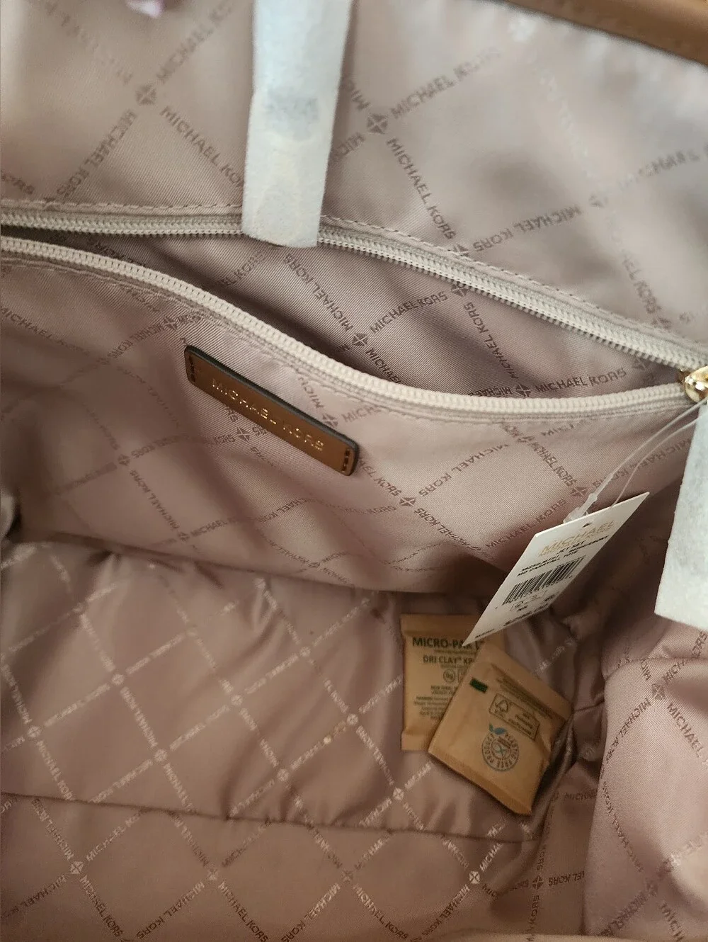 ✨ Michael Kors NWT Bag & Makeup Bundle ✨